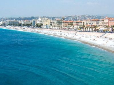 Apprendre le russe ou l'anglais quand on travaille sur une plage privée de Nice