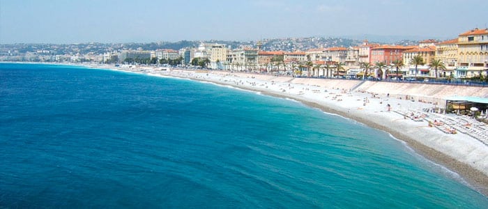 Apprendre le russe ou l'anglais quand on travaille sur une plage privée de Nice